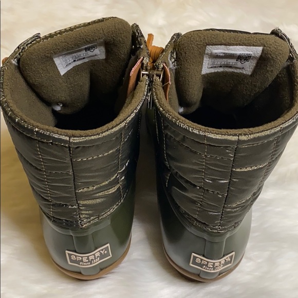 BRAND NEW: Women's Saltwater Nylon Quilt Rain Boot - Picture 5 of 9